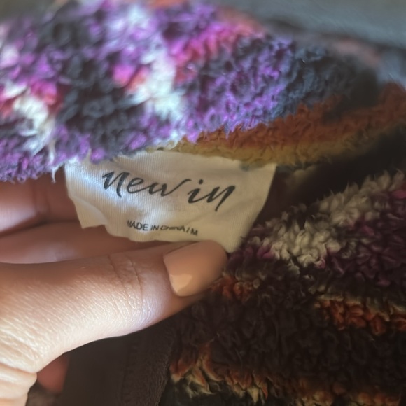 Colorful Patterned Fleece Jacket - Picture 2 of 8